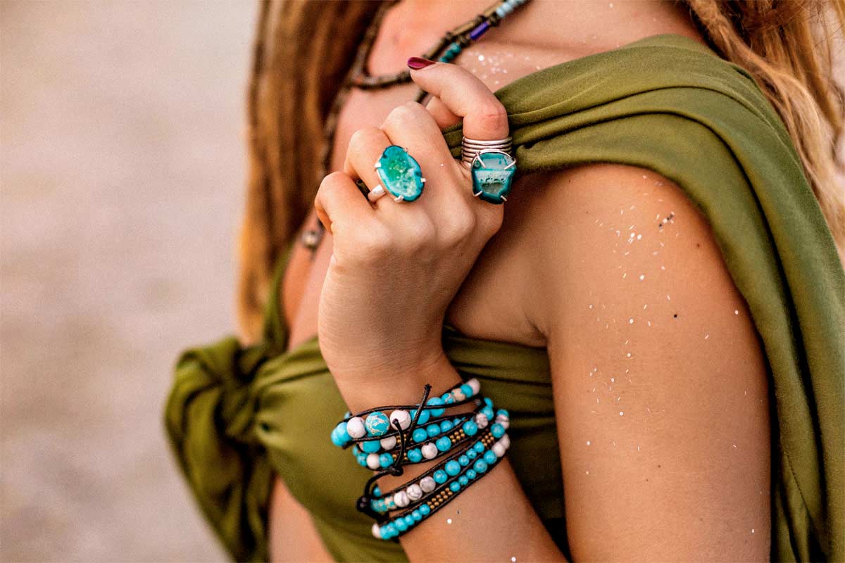 Lot De Bijoux Fantaisie Guess Et Autres - À Porter Ou à Récupérer Pour Pièces, Occasion