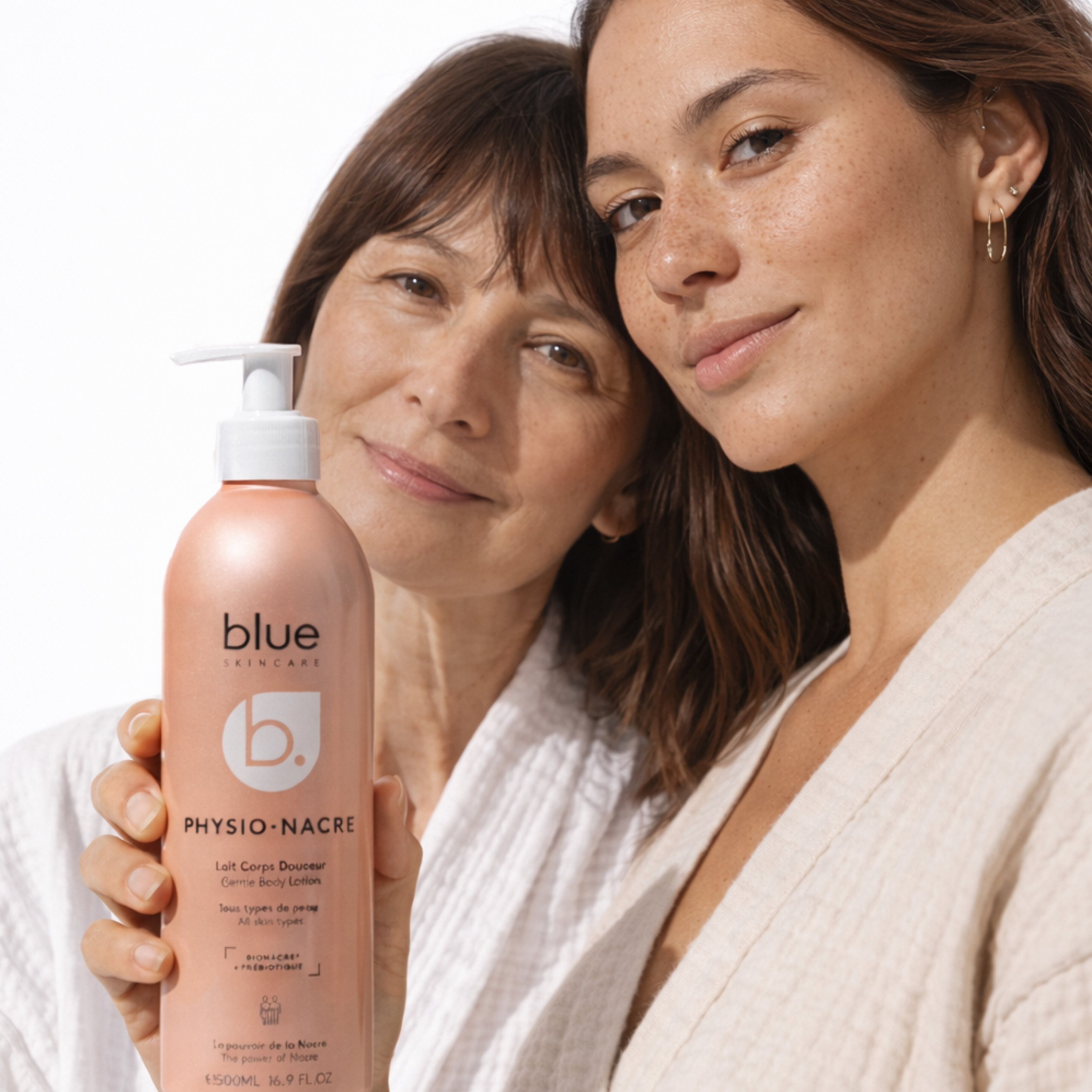 Routine d’hydratation du corps avec un lait douceur adapté aux besoins de toute la famille.