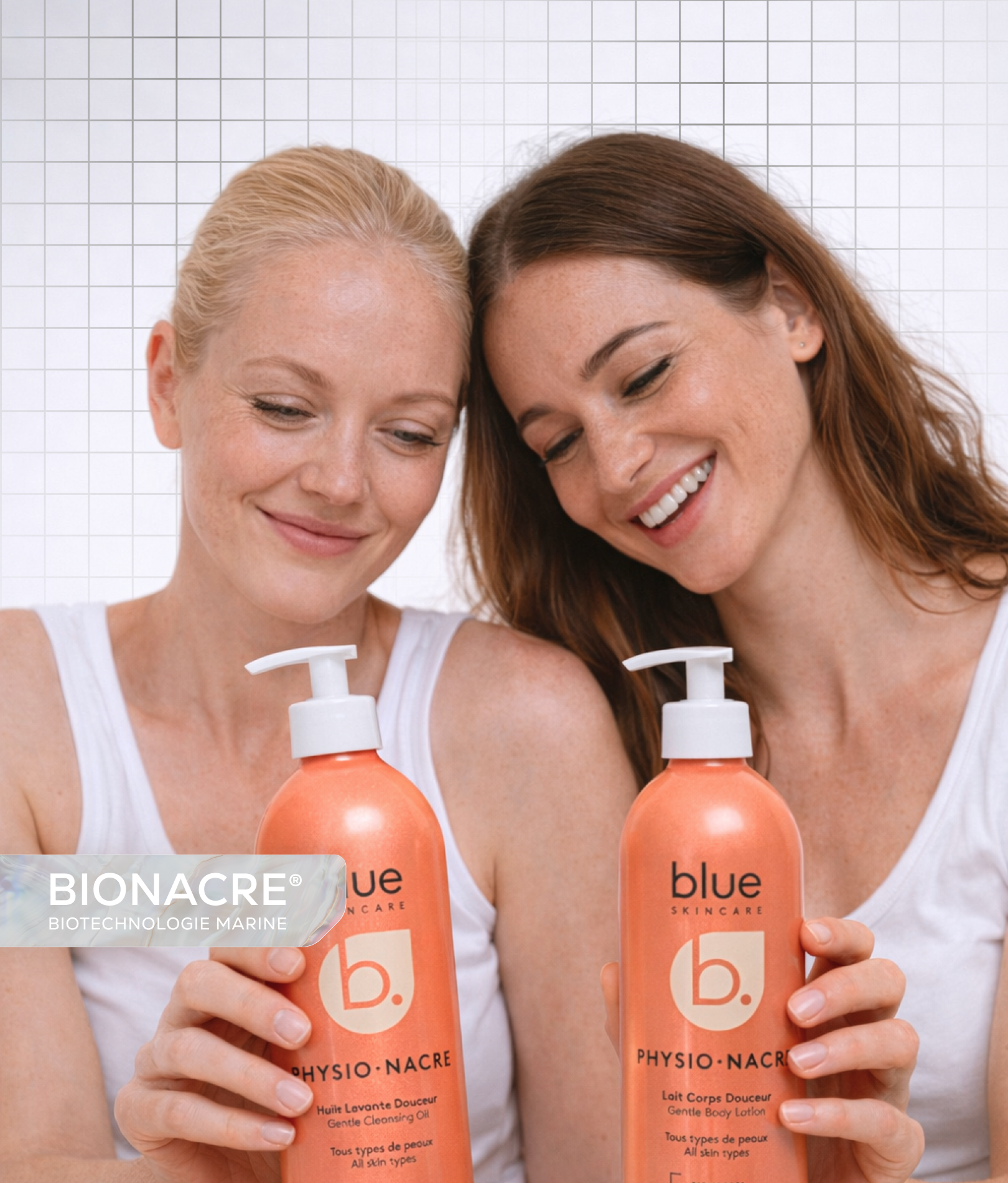 Deux mannequins présentant des soins hydratants pour la peau sèche dans une routine quotidienne de soin du corps.